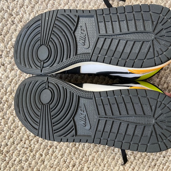 Air Jordan 1 High Volt University Gold Sz 6.5Y - Picture 4 of 7
